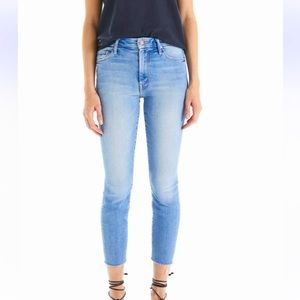 Mother Denim High Waisted Looker Ankle Fray in Au Revoir wash. Size 32